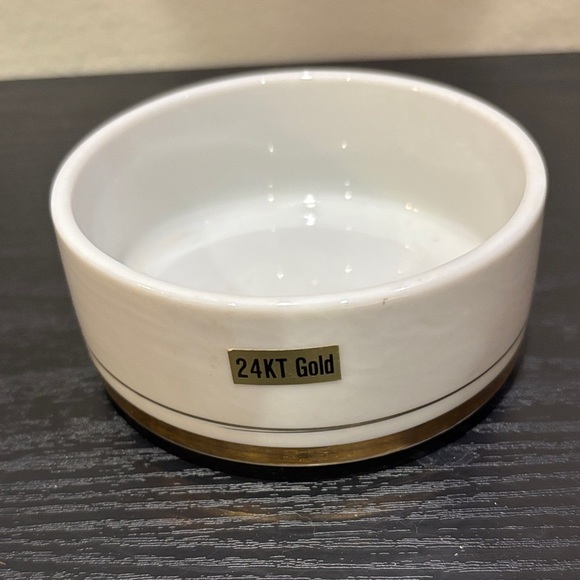 Jewelry - 24KT Gold Trim Chokin trinket bowl
